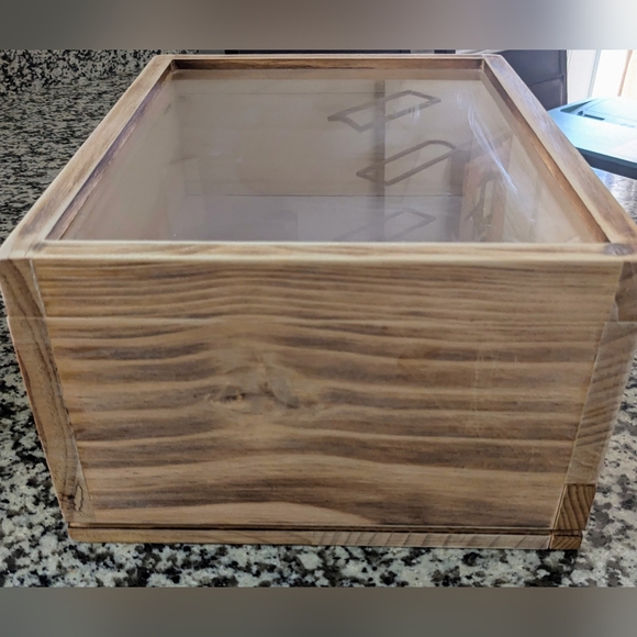 Large 2 Compartment Jewelry Box or Collectible Case. - Picture 10 of 11